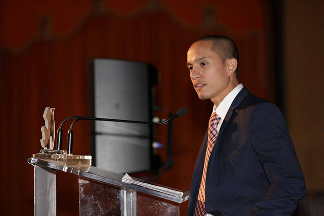 Khalil accepting an award, and giving an acceptance speech. 